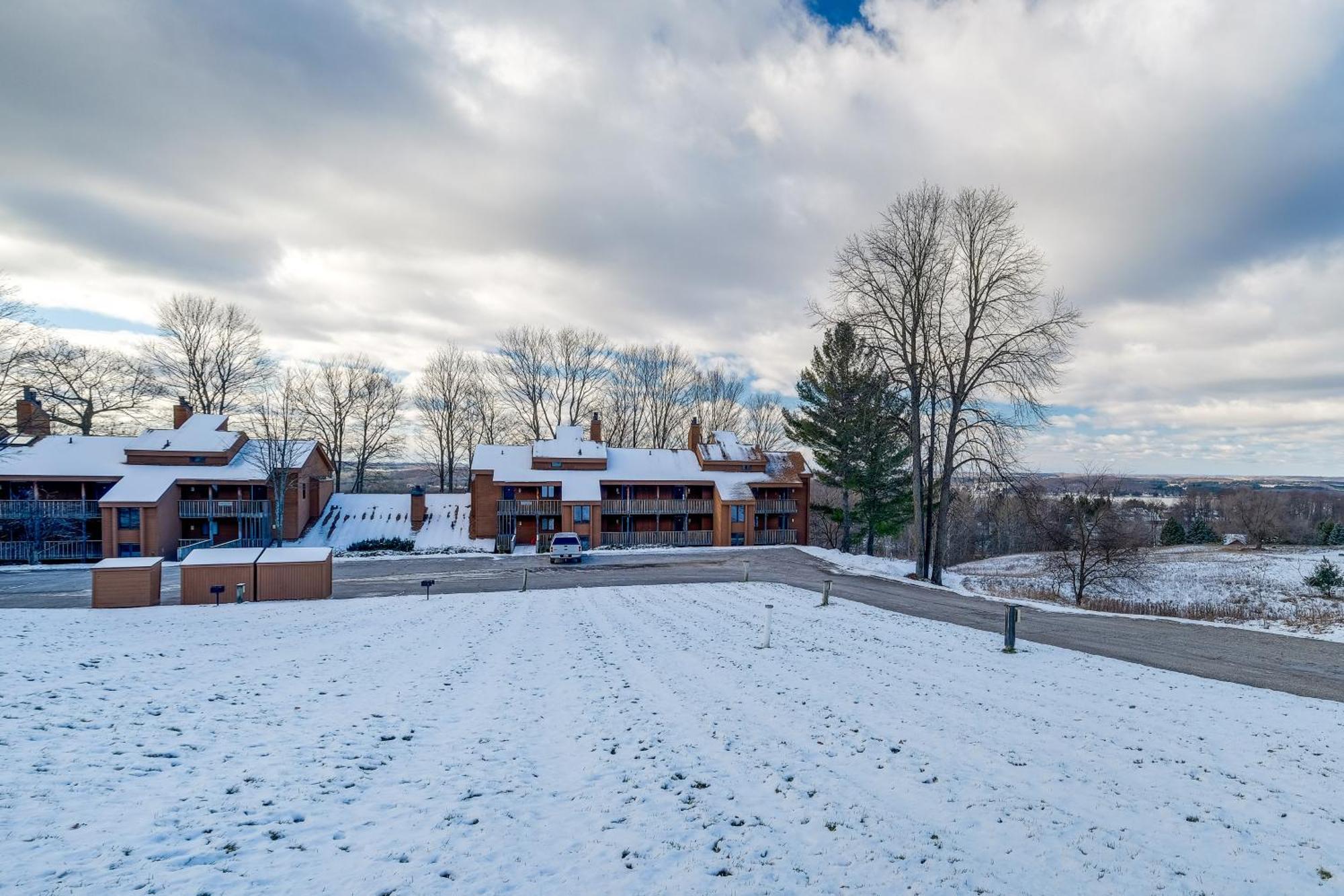 Bellaire Condo - Walk To Shanty Creek Resort! Exterior photo