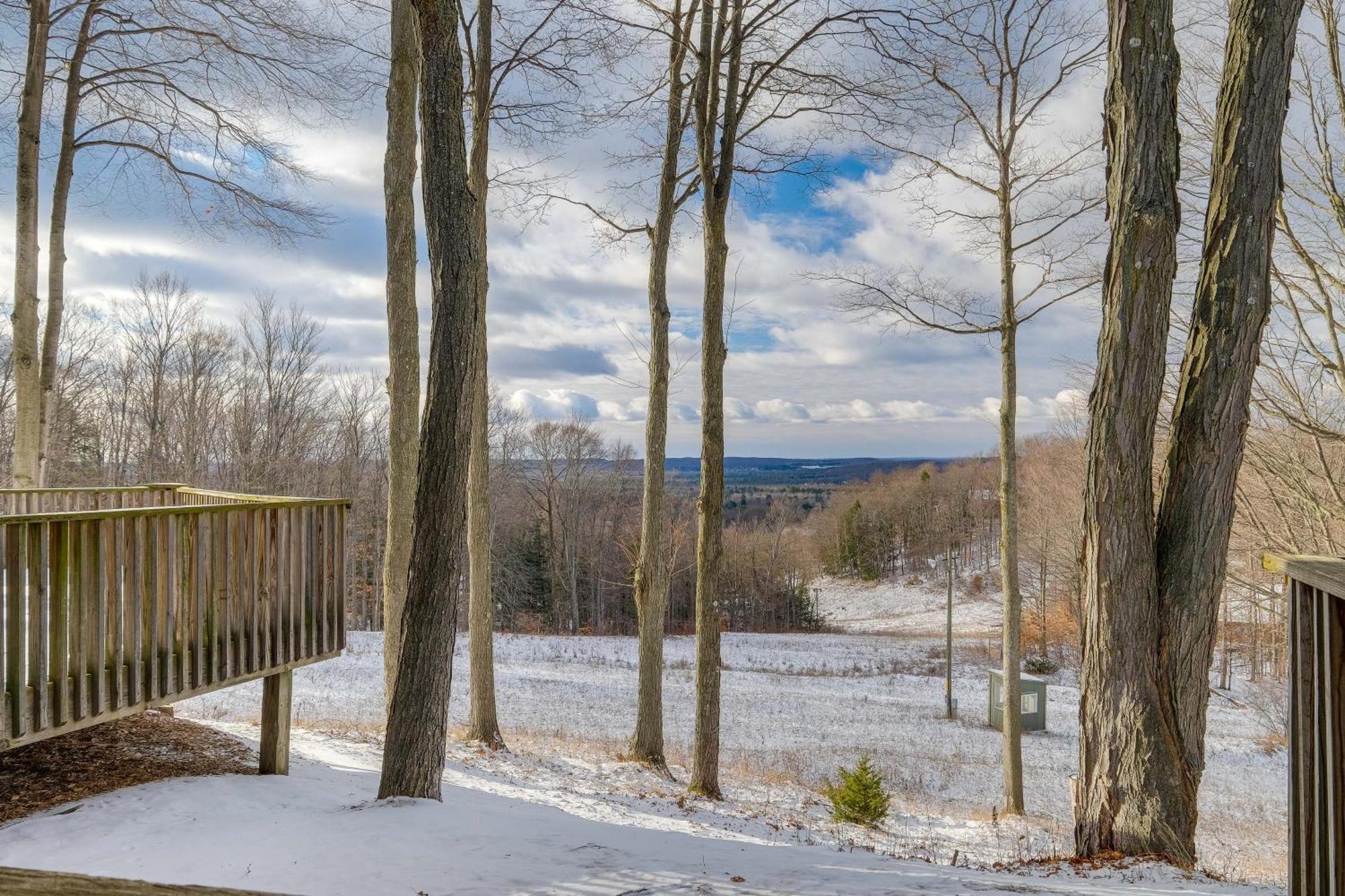 Bellaire Condo - Walk To Shanty Creek Resort! Exterior photo
